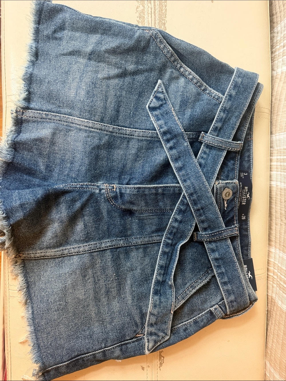Hollister Ultra High-Rise Paperbag Denim Shorts Size 3 (26) Medium Wash